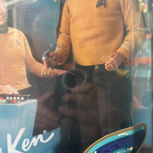 ✨ Collector Edition ~ 30th Anniversary Barbie & Ken Star Trek gift set ✨ - Picture 6 of 14